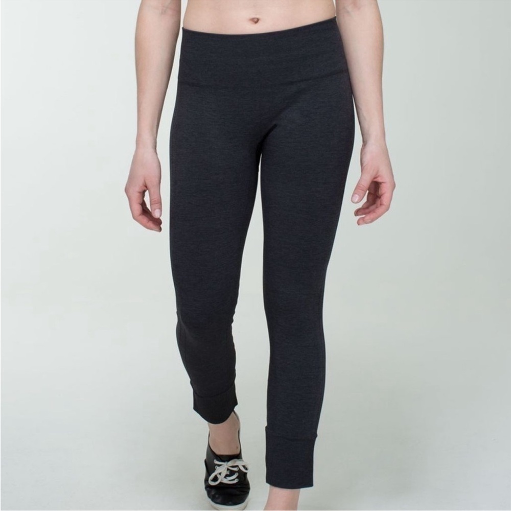 Lululemon Ebb To Street Pant size 6